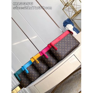 LV M13199/M13198/M13356 POCHETTE VOYAGE SOUPLE 手拿包