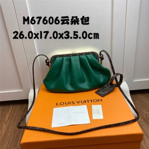 Louis Vuitton lv日本官网价格女包走秀新款Boursicot云朵包M67606