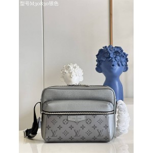 LV M30830 Outdoor Messenger邮差包银色