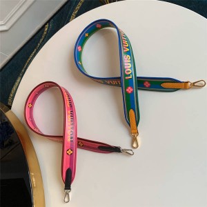 Louis Vuitton lv专卖店新款Monogram丝印花卉Bandoulière肩带