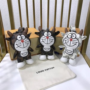 路易威登官网lv包的价格叮当公仔包饰与钥匙扣