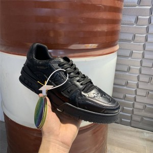 路易威登官网lv板鞋新款男士Monogram 压纹TRAINER 运动鞋1A7WER