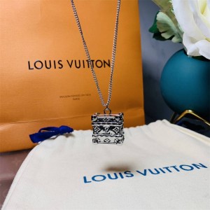 LV M00527 Trunk Locket 项链