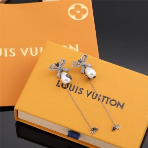 路易威登lv中国官方网新款蝴蝶结镶水钻珍珠对称长耳环