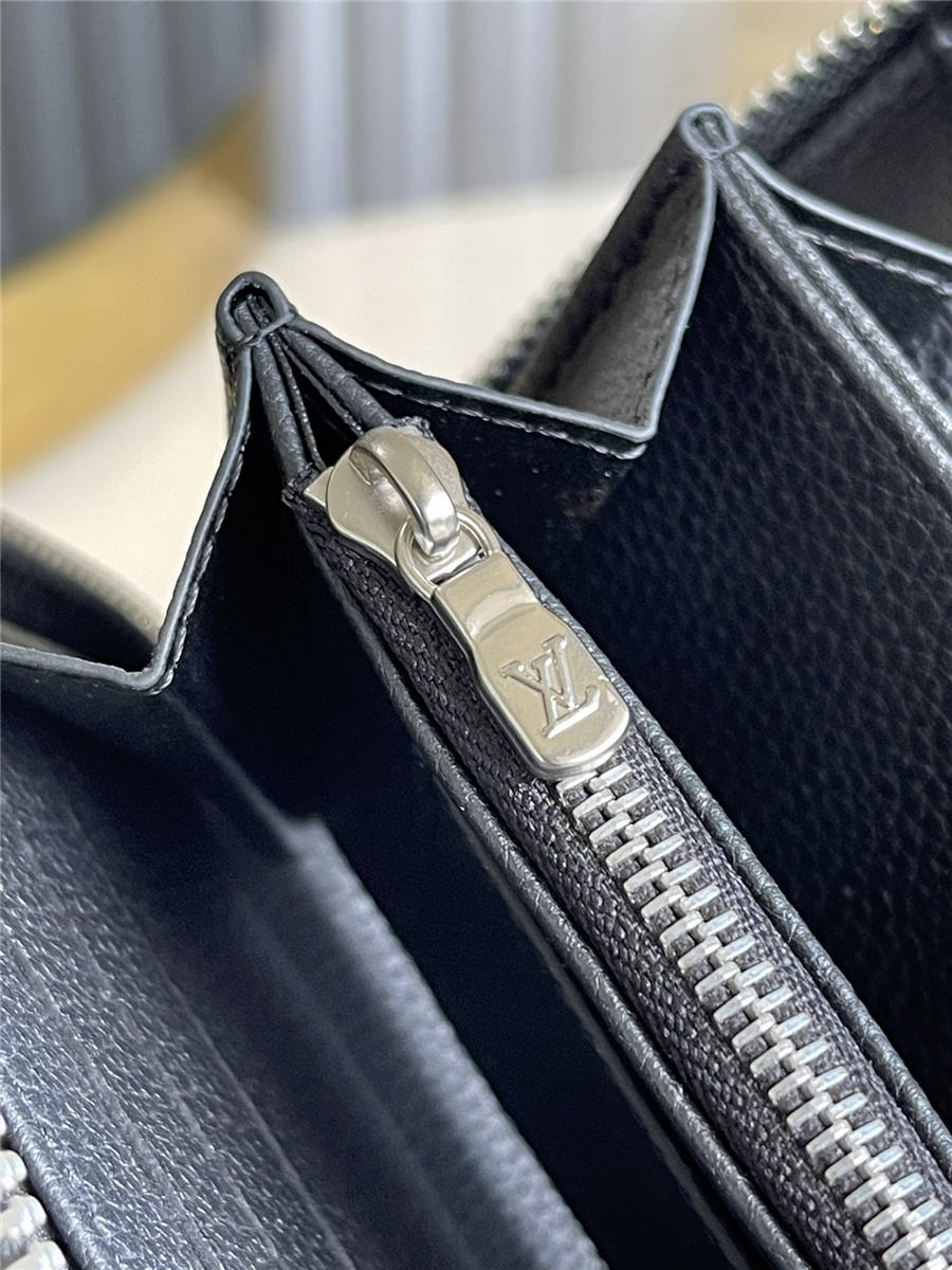 Shop Louis Vuitton LOCKME Lockme zippy wallet (M62622 ) by Mahomom